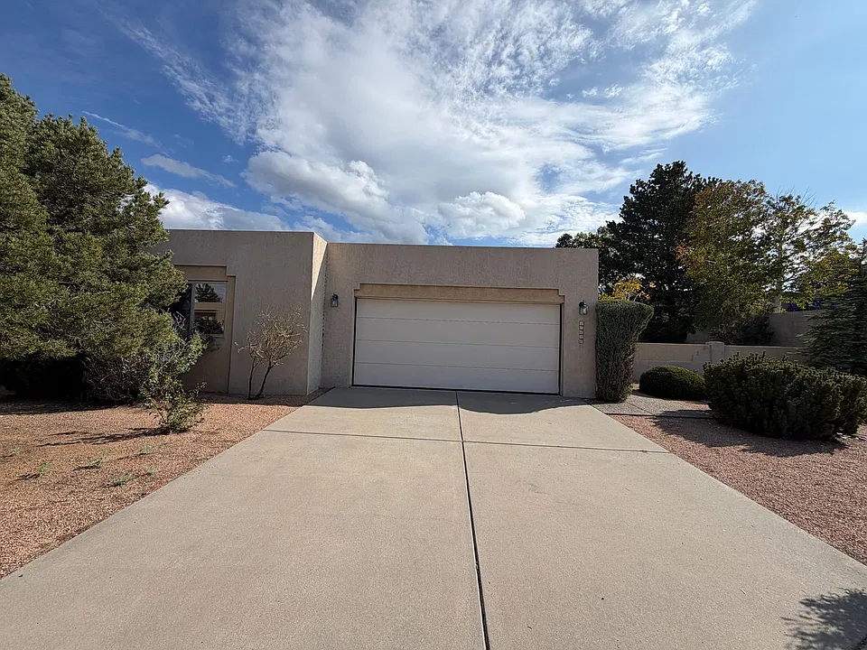 12606 Colony Pl NE