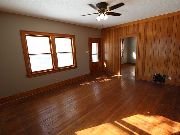2nd image of 602 Garfield St