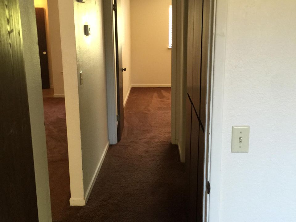 2nd image of 109 Sea Breeze Ct