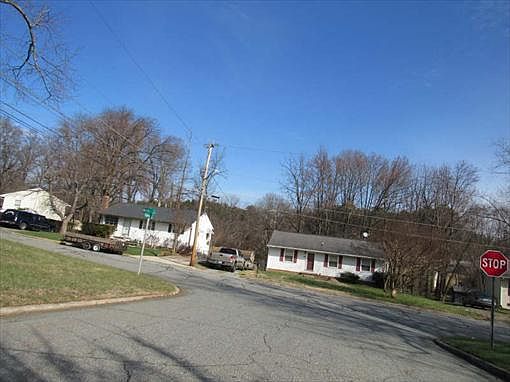 2nd image of 2200 Hubert St