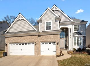 529 Napa Valley Dr, Milford, MI 48381