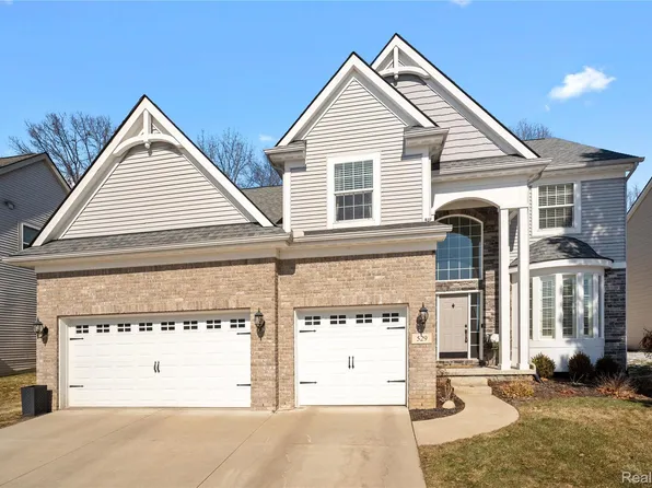 529 Napa Valley Dr, Milford, MI 48381