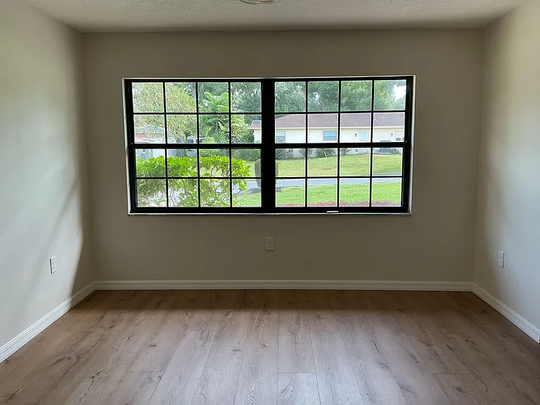 512 Poppell Dr — Photo 3