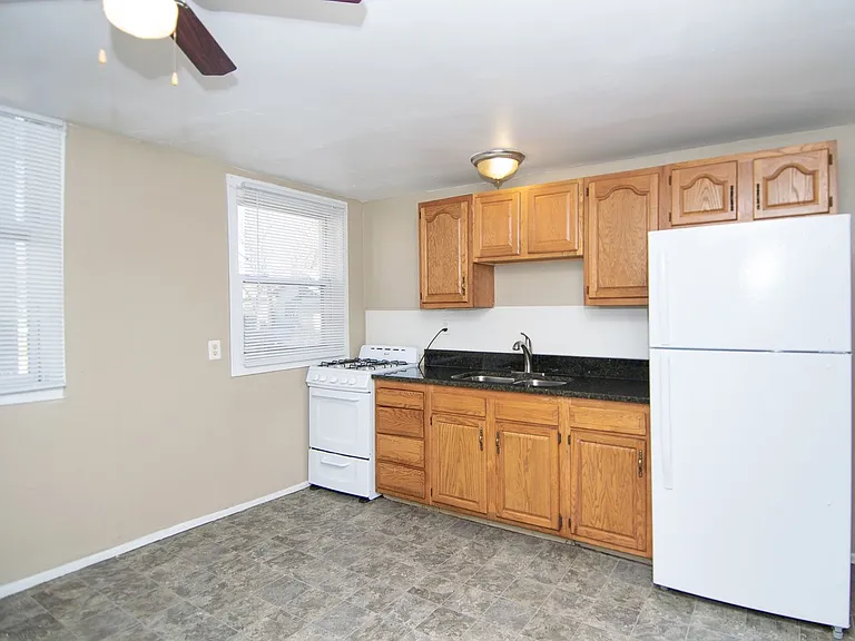 1600 Emerson Ave N — Photo 5