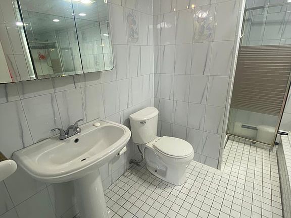 4th image of 2520 Inglewood St Floor 2