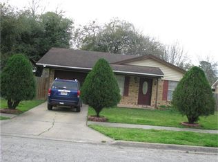 925 E Myrtle St, Angleton, TX 77515