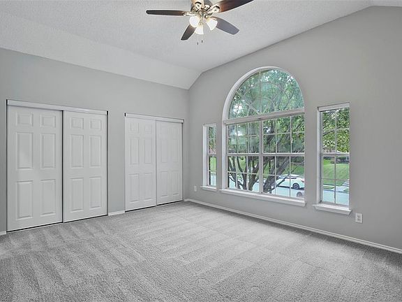 5th image of 2091 Camelot Dr