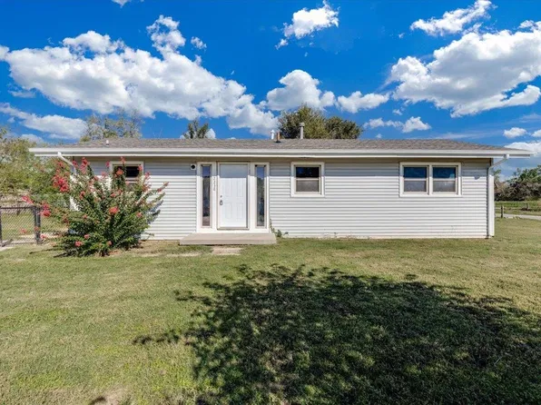 2236 E 53rd St S, Wichita, KS 67216