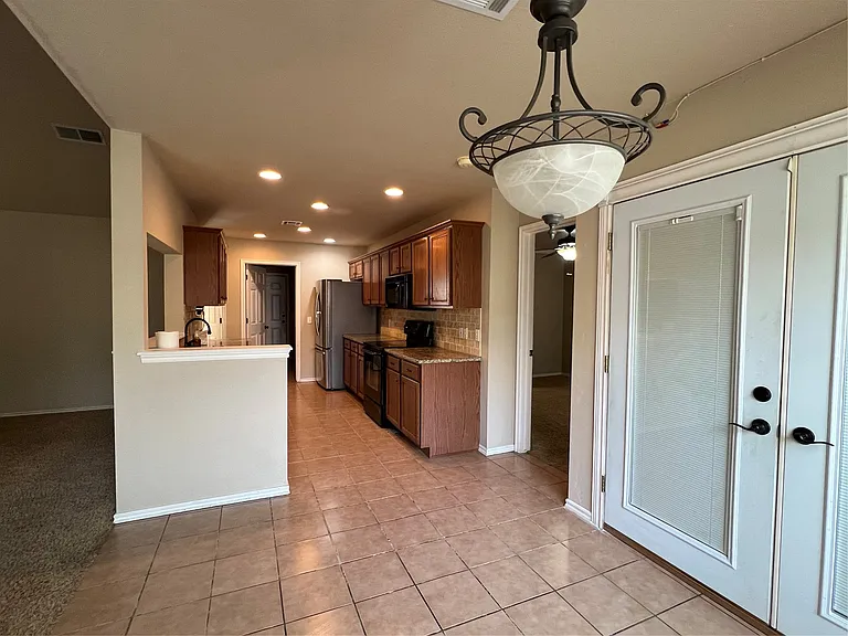11704 S Gum Ave — Photo 5