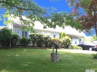 74 Pitchpine Pl, Medford, NY 11763