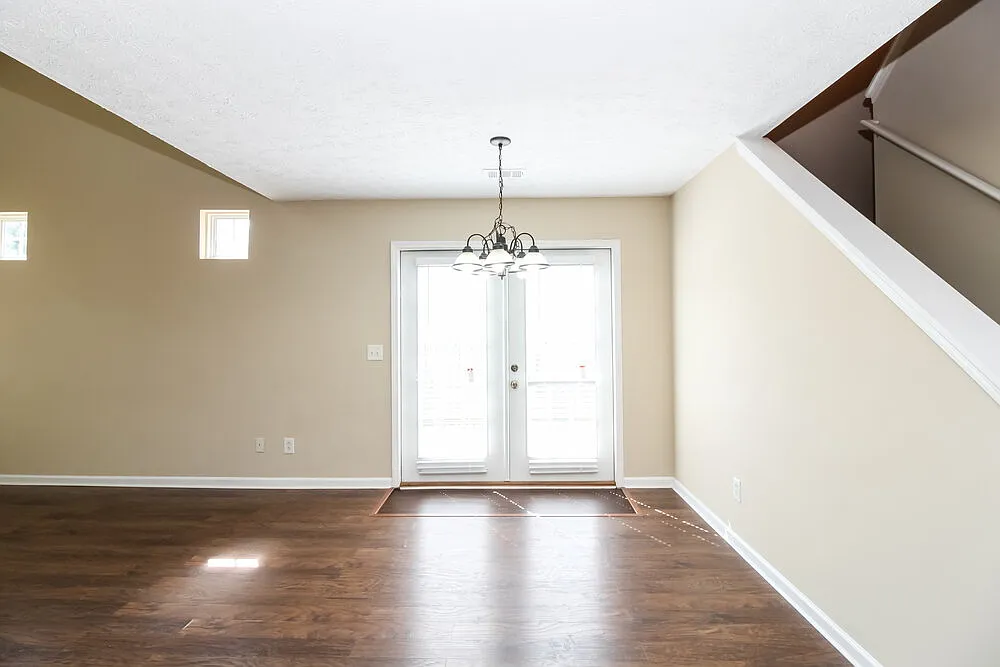 3 bed, 2.5 bath, 1365 sqft, $2,060 — Photo 4