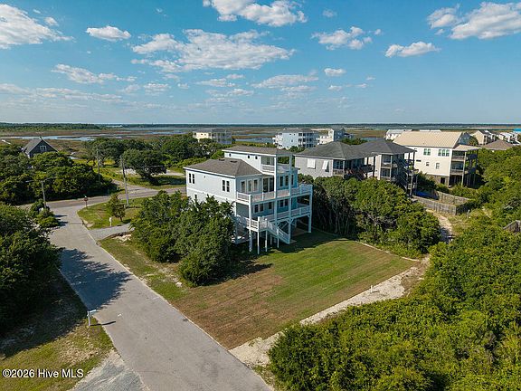 3rd image of 1 Bottlenose Boulevard