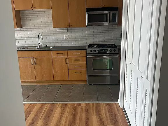 4th image of 76 Cedar St #909-1
