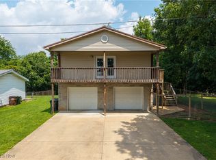 1104 4th St, Belpre, OH 45714