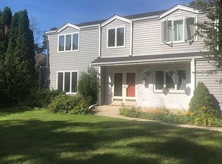 8818 Lakeshore Dr, Pleasant Prairie, WI 53158