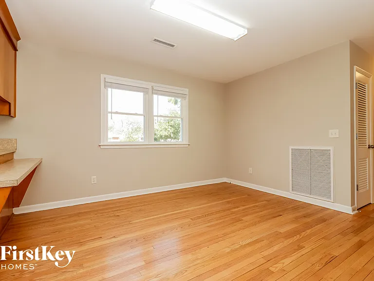 1448 Manor Blvd — Photo 12