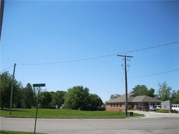 2003 1st Ave E, Newton, IA 50208