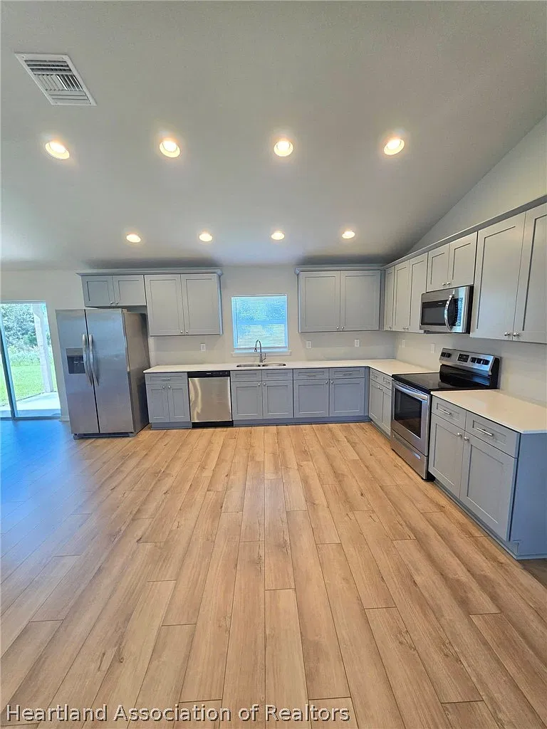 3 bed, 2.0 bath, 1795 sqft, $1,950 — Photo 4