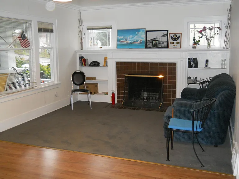 5211 11th Ave NE #302 — Photo 3