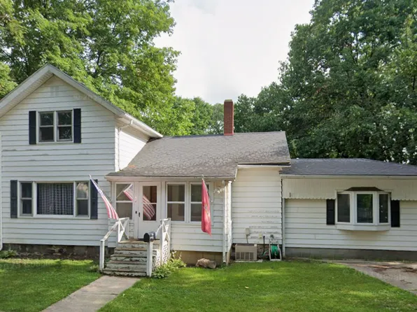 114 W Alexander St, Buchanan, MI 49107