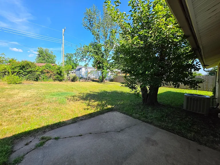 107 Hardesty Dr — Photo 9