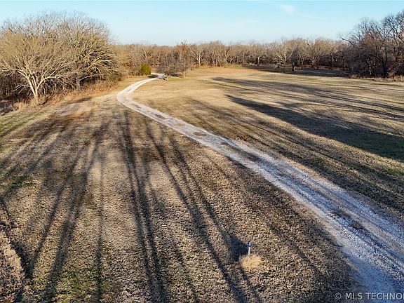 5th image of 13785 E 520th Rd