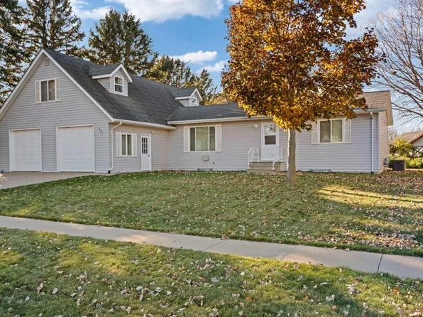 521 Pinehurst Ave, Vermillion, SD 57069
