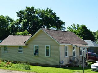 103 N Locust Ave, Garrison, IA 52229