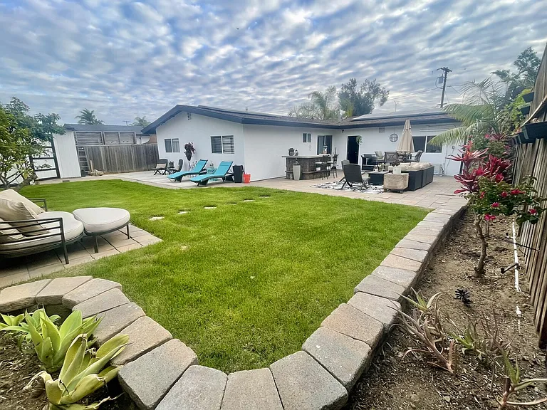 Loch Lomond Dr — Photo 19