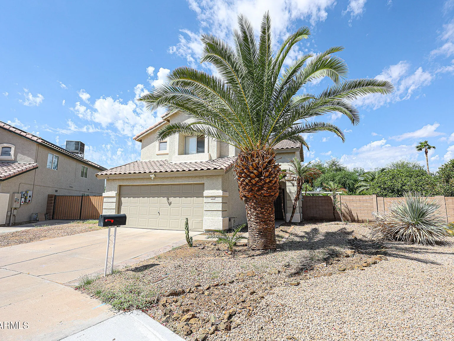 3 bed, 2.5 bath, 1924 sqft, $6,500 — Photo 2