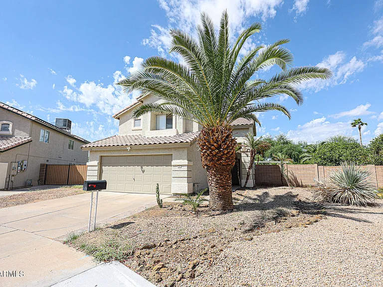 3902 E Rosemonte Dr — Photo 2