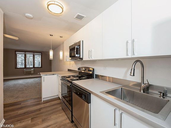 2nd image of 1355 N Dearborn St APT 201