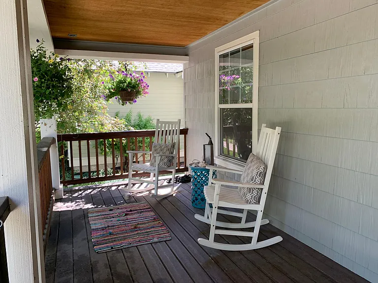 Frount porch