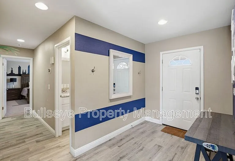 4607 N 82nd St — Photo 17