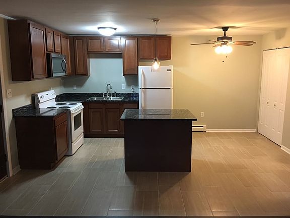 3rd image of 629 N Shelby Pl
