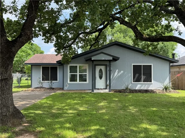 2405 Waterwood Ln, Bryan, TX 77803