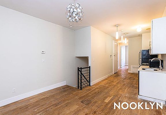 4th image of 338 Melrose St APT 1L