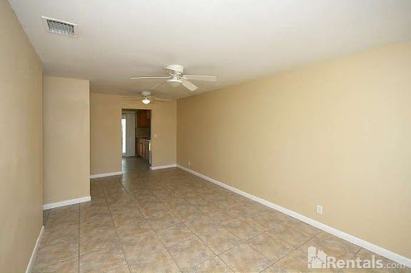 3rd image of 190 SE 27th Pl APT A