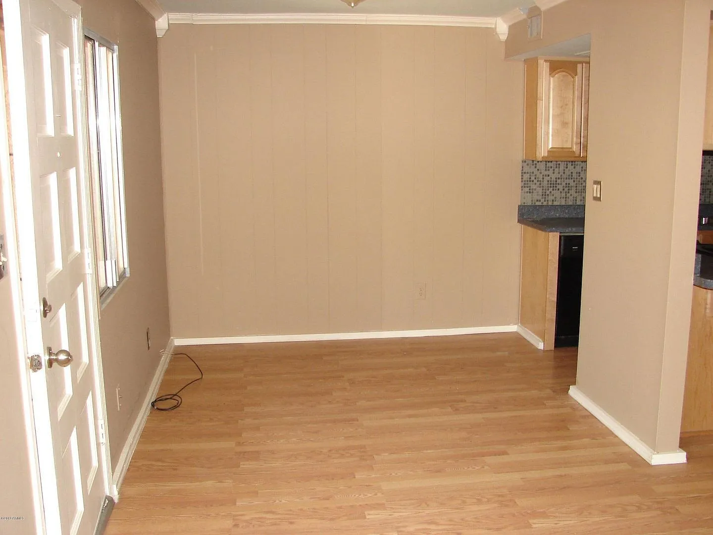 2 bed, 1.0 bath, 988 sqft, $1,300 — Photo 2