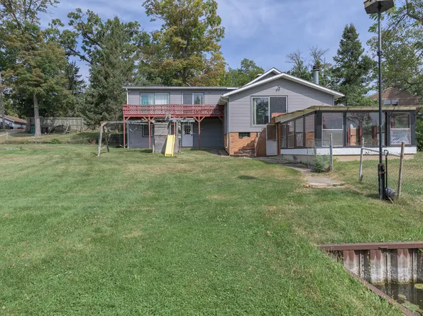 27517 W Ashland Ave, Spring Grove, IL 60081