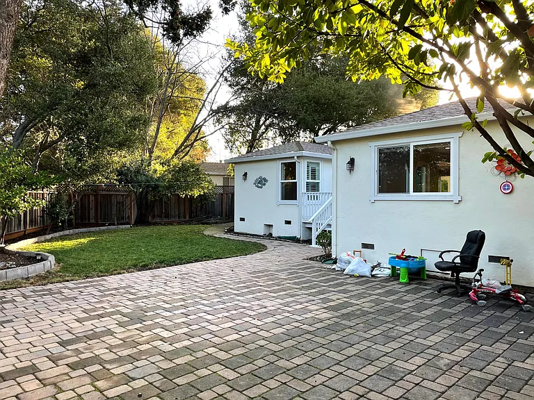 1007 Peggy Ln — Photo 12