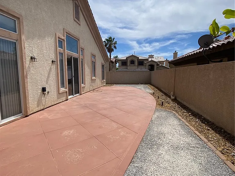 8727 Stockholm Ave — Photo 32