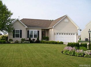 2444 Osprey Ln, Niagara Falls, NY 14304