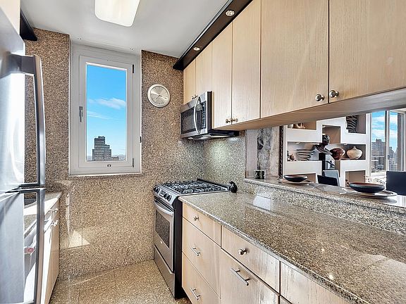 5th image of 200 E 89th St APT 30D