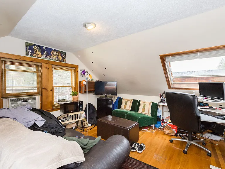 187 Calumet St — Photo 13