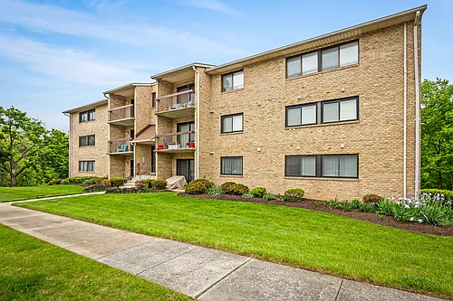 1 Summit Hill Ct #T2 Photo 1