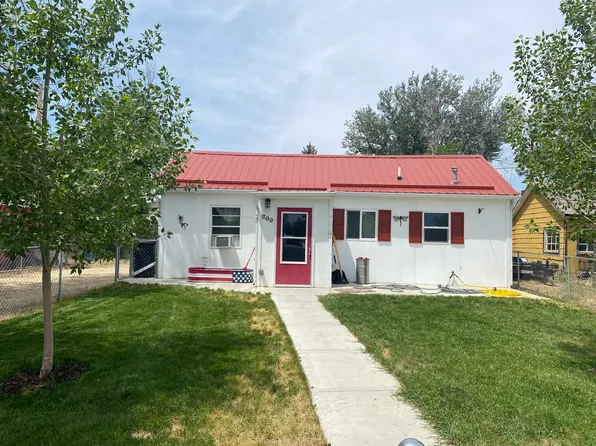 200 N 5th Ave, Mills, WY 82604