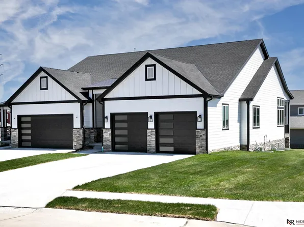 5901 N 159th Cir, Omaha, NE 68116