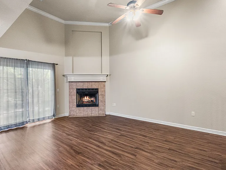 1772 N Chestnut Ave — Photo 5