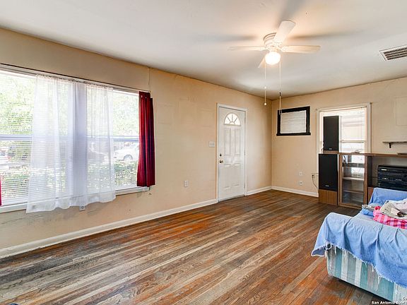 5th image of 112 CHRISTINE DR